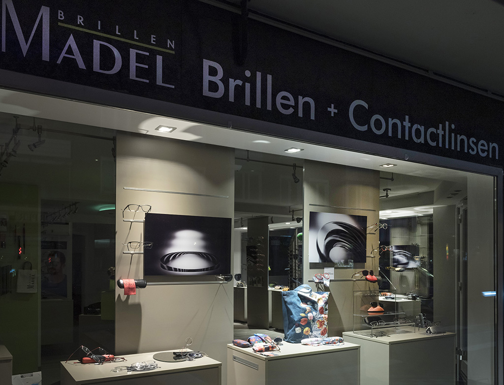 Fotoausstellung der Serie Refraktion bei Brillen Madel in Wuppertal-Cronenberg